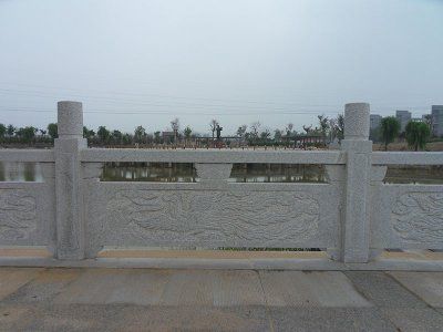 河面石雕栏杆